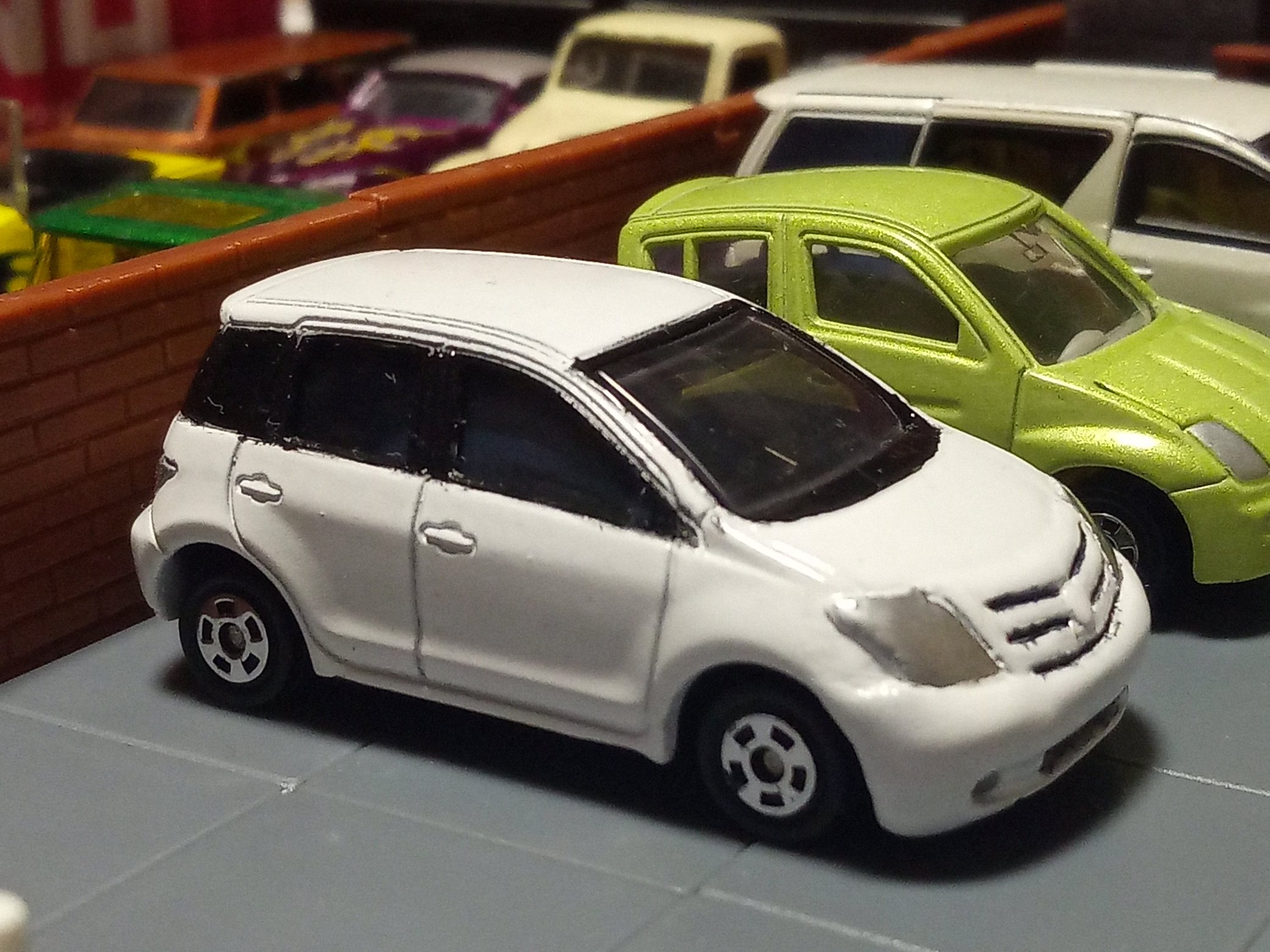 O Xrhsths Hero Car Sto Twitter トミカ改造 トヨタイスト をパシャリ しました 元は トミカ の ピカチュウカーだった物をベースになっていた初代 イスト に戻しました ピカチュウカーのジャンクが手に入ったら作ってみたいと思い主にフロント周りを改造しま