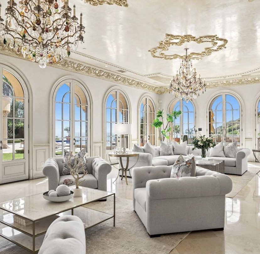 FinestToys's tweet photo. America has the craziest homes 🤯 https://t.co/AuJyHYd3ZH