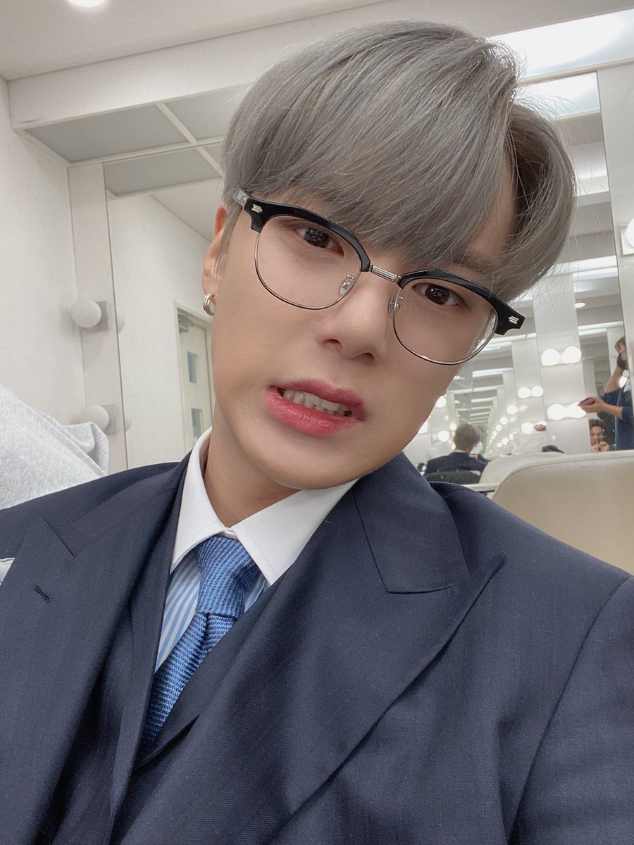 OfficialMONSTAX's tweet photo. 안경을 써보았숩니다 일등은 다 몬베베 덕입니다 진짜진짜루ㅠㅠㅠㅠ #민혁 https://t.co/XvVi0UV8gS