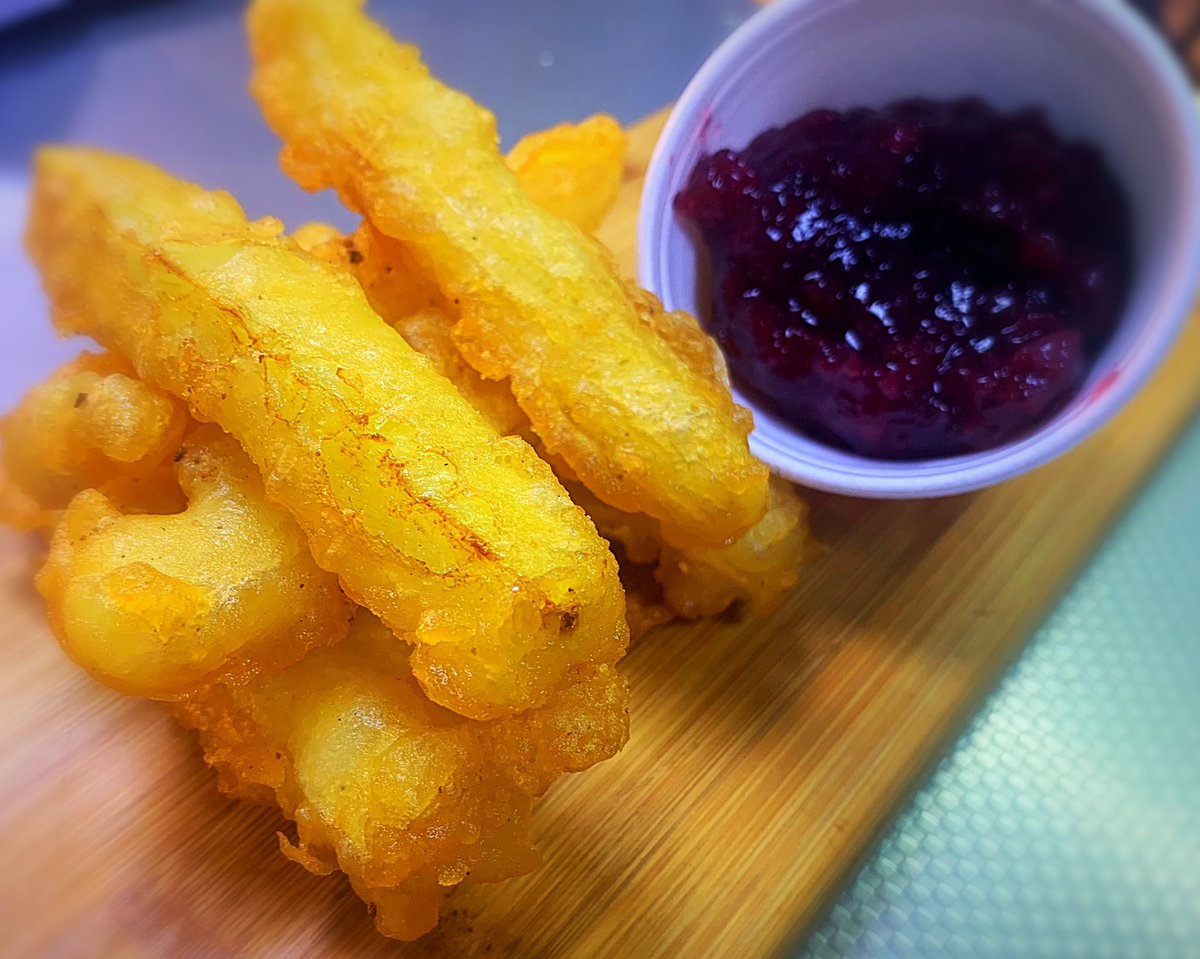PINEAPPLE FRIES WITH A DUNK OF CRANBERRY SAUCE 🔥🔥🔥🐷🐷🐷PLEASE SHARE ❤️🐷❤️
