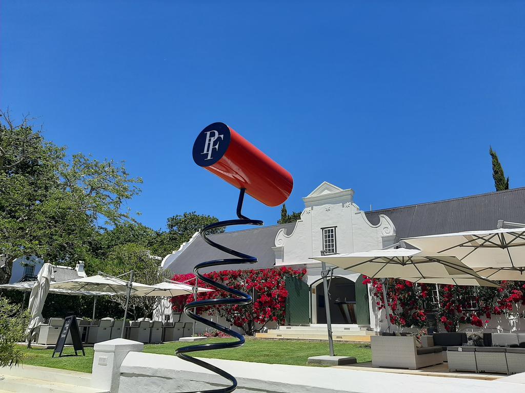 livingitupct's tweet photo. Beautiful day to be out at @peterfalkewines in @StellWineRoute The views and Blanc de Noir 2019 are 😍👌 #TravelTuesday
#visitstellenboschnow #winelover  #supportstellenbosch #travelblogger #summervibes https://t.co/5AEZ59yYGT