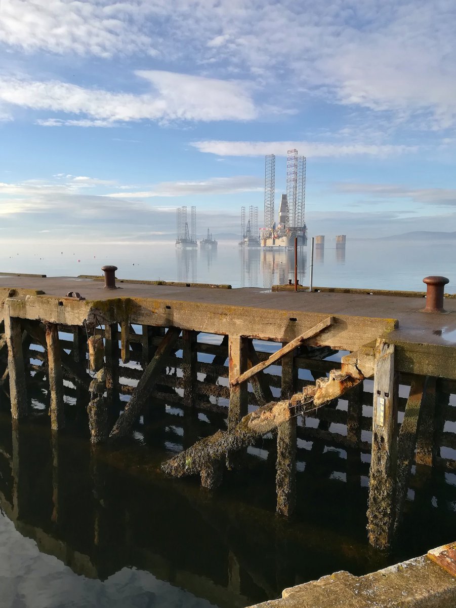 26cabinfever's tweet photo. @BBCWthrWatchers
Cromarty Harbour actual colours that were there https://t.co/Mvgui40O9i
