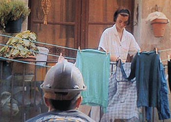 quevomitona's tweet photo. O ciclo 50anos/filmes d @cineclubepf brinda 1 semana chea d maravillas, hoxe: o docu feito no barrio 🇨🇳 d Barcelona:
EN CONSTRUCCIÓN de José Luis Guerín (🇪🇸2001.125'.VOSE)
“Todos vivimos en espacios q foron construidos x descoñecidos”
@clia_g @pgsarria @capitaltermal @alvorota https://t.co/0Py2JfnPLY