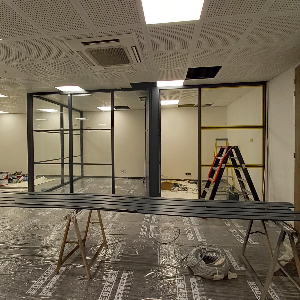 wepacktogether's tweet photo. Today we moved to one floor higher. Our team is growing and so is our need for extra space. We are not quite ready yet. Thank you all for the hard work 💪🏼

Swipe to take a look at today’s move >>>
 
#cppr #coolport #wepacksmartertogether #uplifting #teamworkmakesthedreamwork https://t.co/4sL14NZZr3