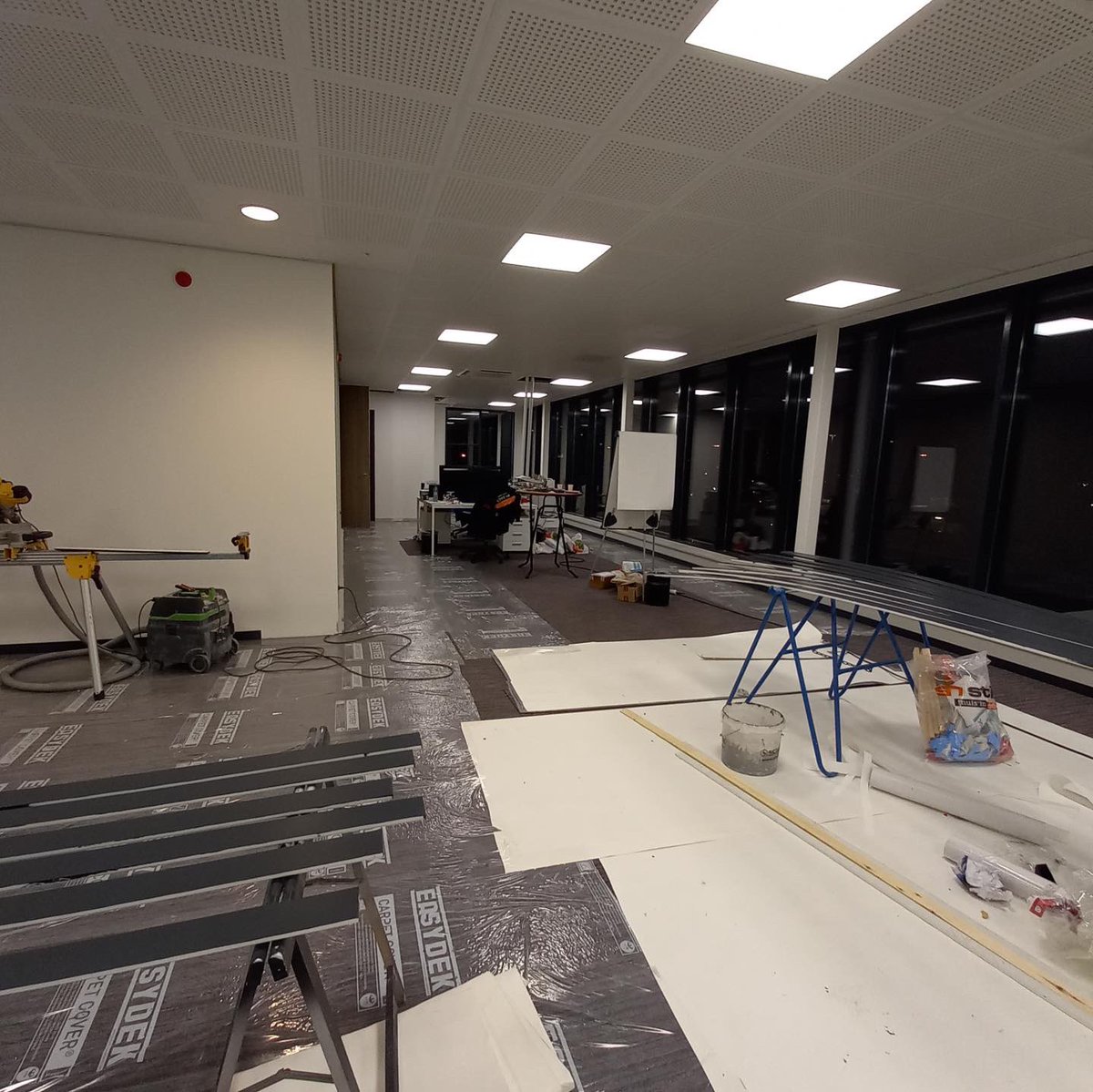 wepacktogether's tweet photo. Today we moved to one floor higher. Our team is growing and so is our need for extra space. We are not quite ready yet. Thank you all for the hard work 💪🏼

Swipe to take a look at today’s move >>>
 
#cppr #coolport #wepacksmartertogether #uplifting #teamworkmakesthedreamwork https://t.co/4sL14NZZr3
