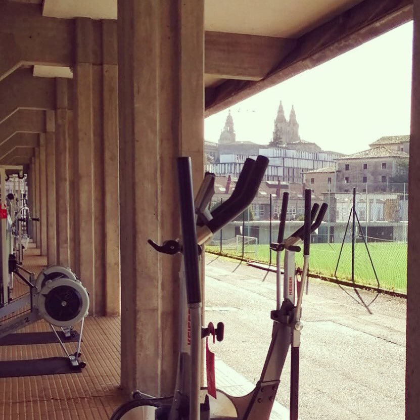 sar_santaisabel's tweet photo. Facer exercicio ✅
Con todas as medidas de seguridade e hixiene ✅
Ao aire libre ✅
Nun día despexado ✅
Con vistas ás torres da Catedral ✅

Alguén dá máis❔
 
#odeporteésaúde #MULTISANcomplex #complexoSANtaisabel #complexoMULTIusos #CatedraldeSantiago #SantiagodeCompostela https://t.co/fgdCrVBLgN