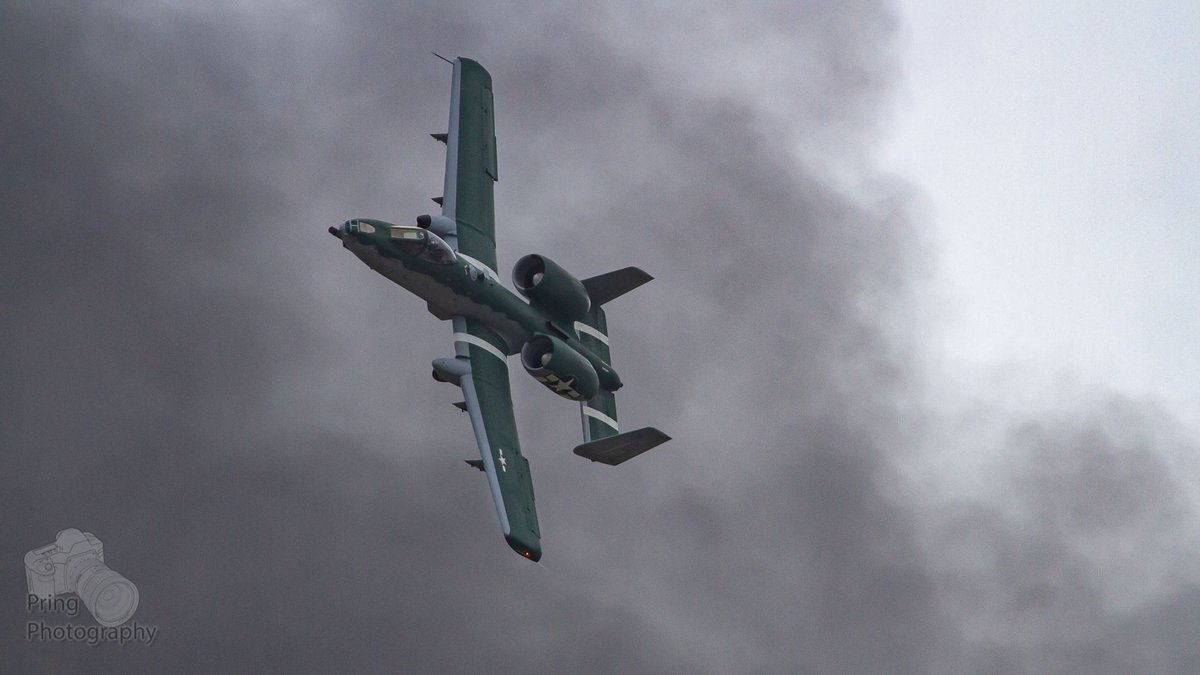 PringPhotograph's tweet photo. Shiv pulling the A10 back around past the cloud of diesel smoke - Making the A-10 look menacing coming through its destructive cloud

#Shiv #A10 #ATTACK #A10Demo #Brrt #ThunderboltII #Warthog #Fairchild #FairchildRepublic #TitaniumBathtub #30MM #GatlingGun #Avenger https://t.co/KtG1G9HBeV