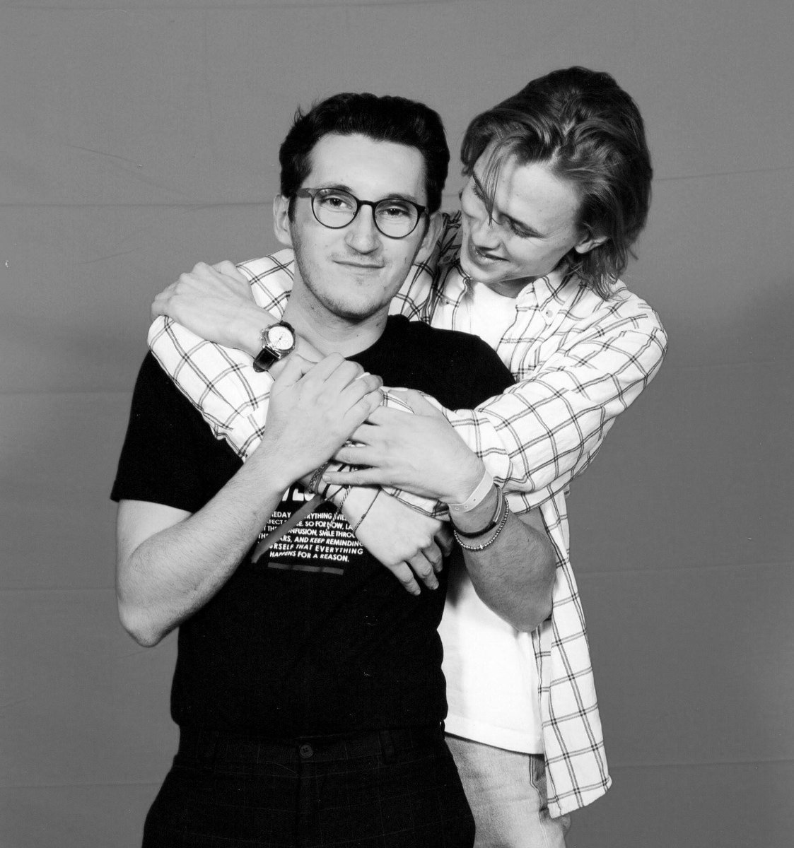 erwannextdoor's tweet photo. Whaaaaw la #EIL2 c’etait y’a 2 ans 😭 J’ai tellement de bons souvenirs de cette convention c’était incroyable : ma première conv Skam!! J’ai réalisé un de mes plus grand rêve et rencontré de si belles personnes ❤️ @DreamitCon https://t.co/NpvbucSFpo