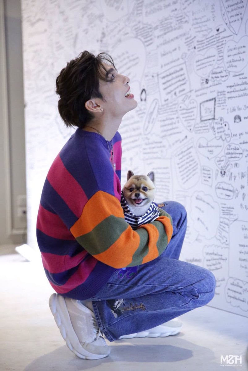 Bruna_deCamargo's tweet photo. Thank you so much for everything, for existing in our lives, for giving us so much happiness, for giving so much pride, for loving the right person, because you are a great man, with such a good heart, you are an angel to us. #mewlions @MSuppasit #AlwaysForMEW #AlwaysstaywithMew https://t.co/OC5xCqwwdk