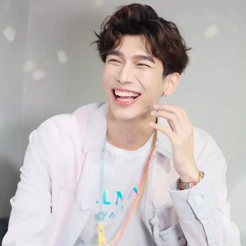 Bruna_deCamargo's tweet photo. Thank you so much for everything, for existing in our lives, for giving us so much happiness, for giving so much pride, for loving the right person, because you are a great man, with such a good heart, you are an angel to us. #mewlions @MSuppasit #AlwaysForMEW #AlwaysstaywithMew https://t.co/OC5xCqwwdk