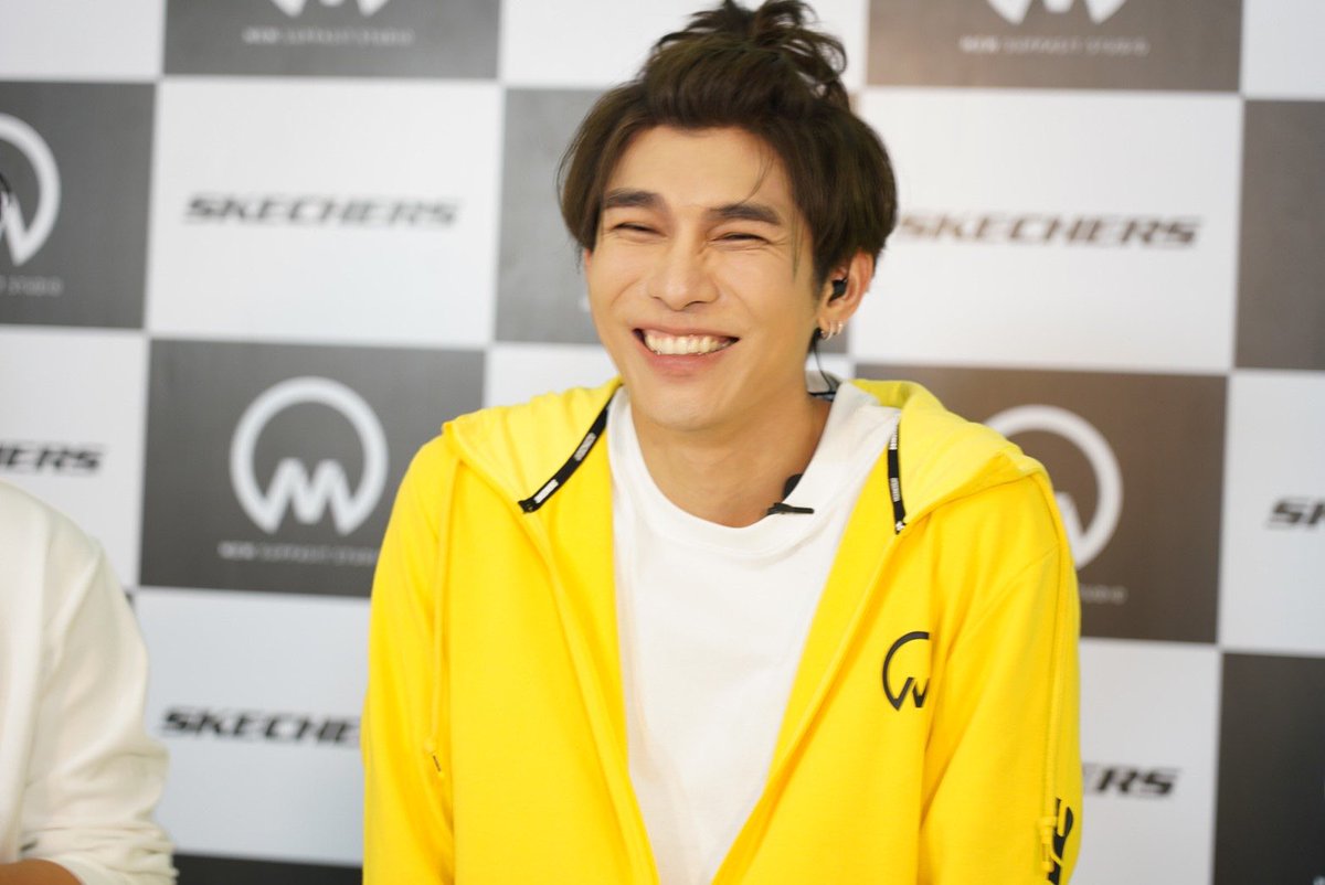 Bruna_deCamargo's tweet photo. Thank you so much for everything, for existing in our lives, for giving us so much happiness, for giving so much pride, for loving the right person, because you are a great man, with such a good heart, you are an angel to us. #mewlions @MSuppasit #AlwaysForMEW #AlwaysstaywithMew https://t.co/OC5xCqwwdk