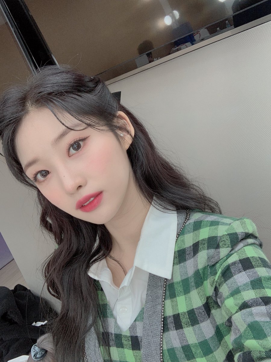 589SH's tweet photo. 오늘은 오랜만에 앞머리 없는 션쇼였어요😆 넘추운 11월이지만 포에버 사랑 덕분에 따뜻해여 💕 https://t.co/22lEEs9oaQ