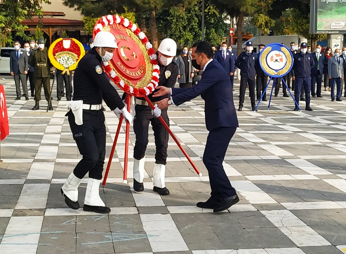 faikkurt11's tweet photo. Atamızı saygı,sevgi ve özlemle anıyoruz.
Türkiye Cumhuriyeti´nin kurucusu Büyük Önder Mustafa Kemal Atatürk vefatının 82. Yıldönümünde ilçemizde düzenlenen törenle anıldı.
@ziyaselcuk
@MehmetHanzdemi2 
@surucmem 
@AYDINBEYTEKN
@ali_canki
@mhmt_cylrn
@_1_Selahattin 
@EKzlsln https://t.co/UEIFuzAlha