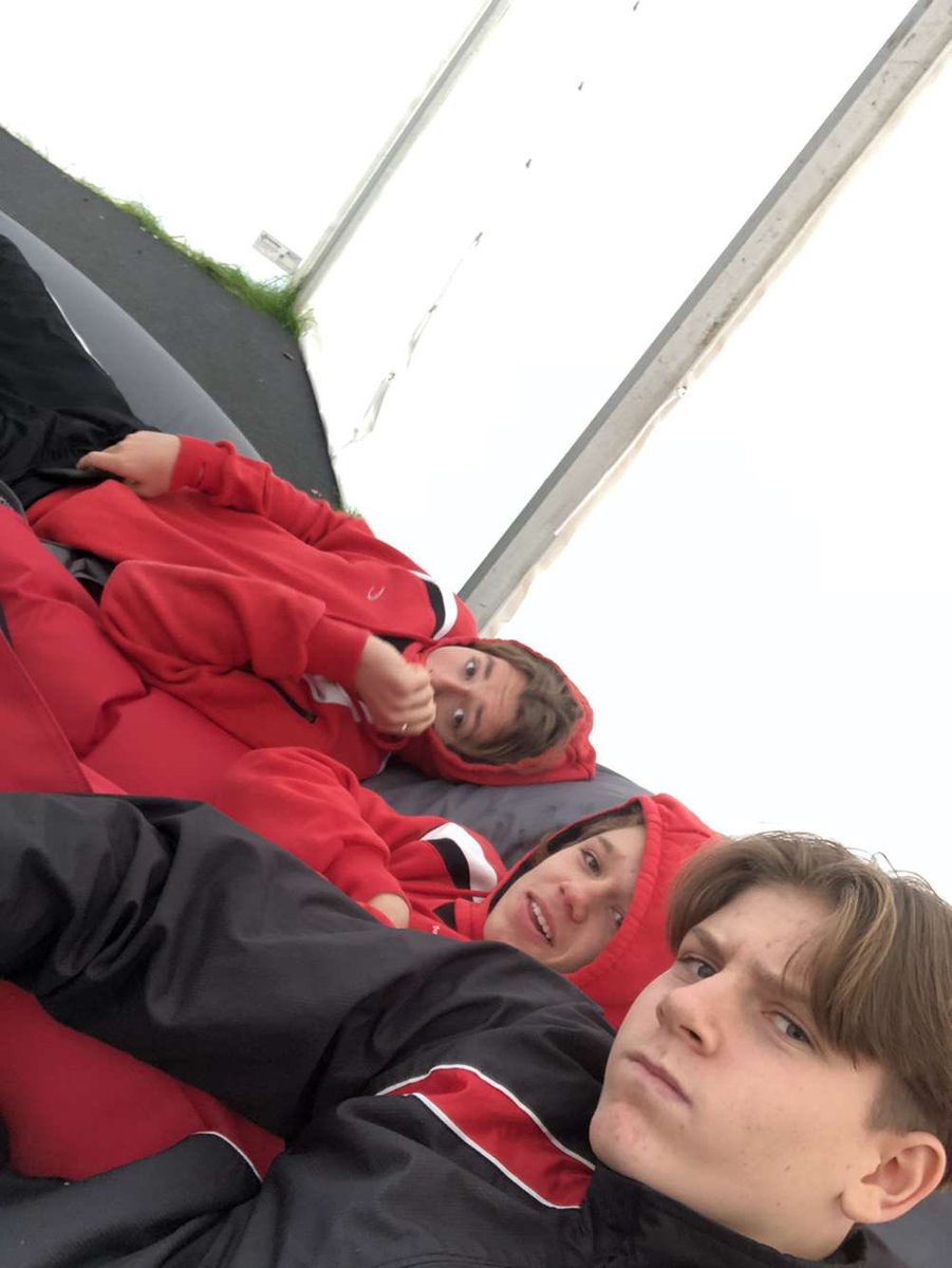oscarbish151's tweet photo. #snugasabag #intherelikeswimwear #beanbagfun https://t.co/88bd6ptNyH