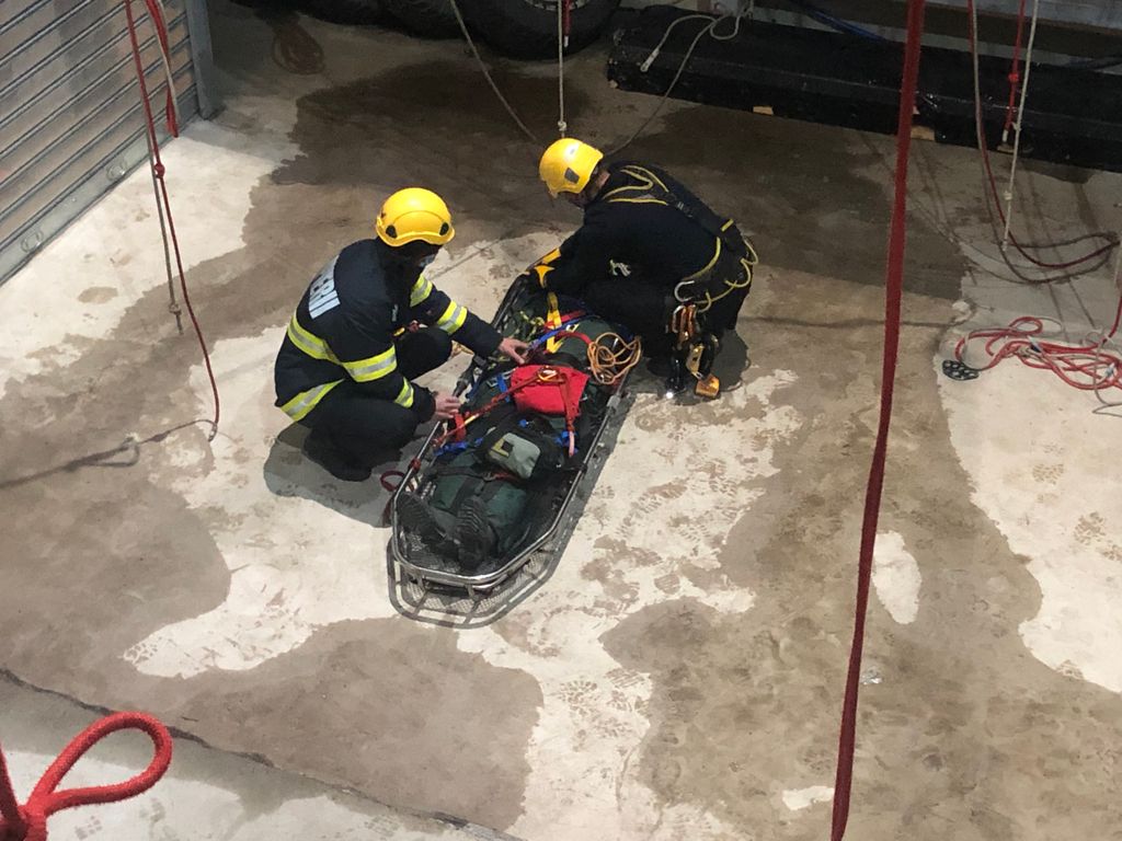 solo_training's tweet photo. #RopeRescue #SoloTraining #ISUBrasov https://t.co/5gnGNIn3w6