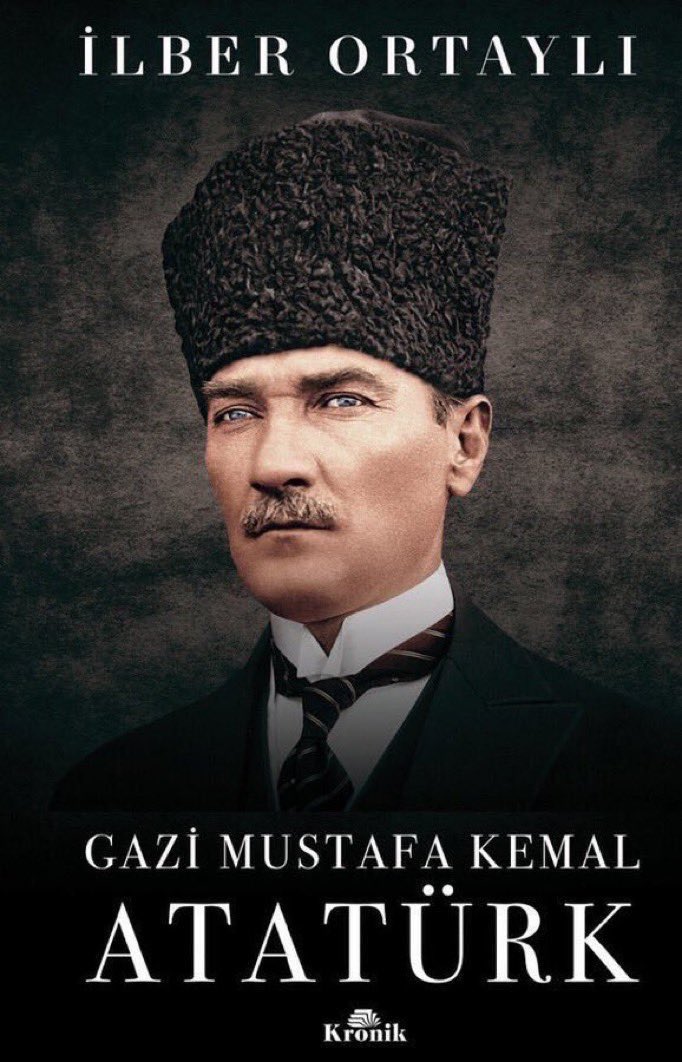 Atatürk’te mantık, kurmaylığın verdiği coğrafya, tarih merakı, edebi bir zevk ve metin anlayışıyla yan yana gelmiştir. Atatürk birçok özelliğinin yanı sıra bu yönüyle de bu milletin aranan adamıdır. Hep arıyoruz onu.. Bu eğitim düzeyi ve bu kopuşla daha da aramaya devam edeceğiz.