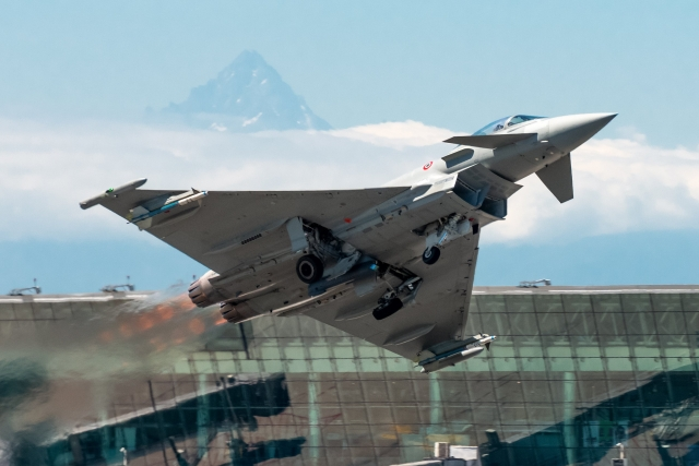 securitysplat's tweet photo. .@Meggittglobal awarded £4.2 million contract with @BAESystemsAir for #Typhoon #AESA #radar #radomes
$MGGT #WhoMakesMilBits
https://t.co/uwLZJJr61W https://t.co/P2RQEDsJGW