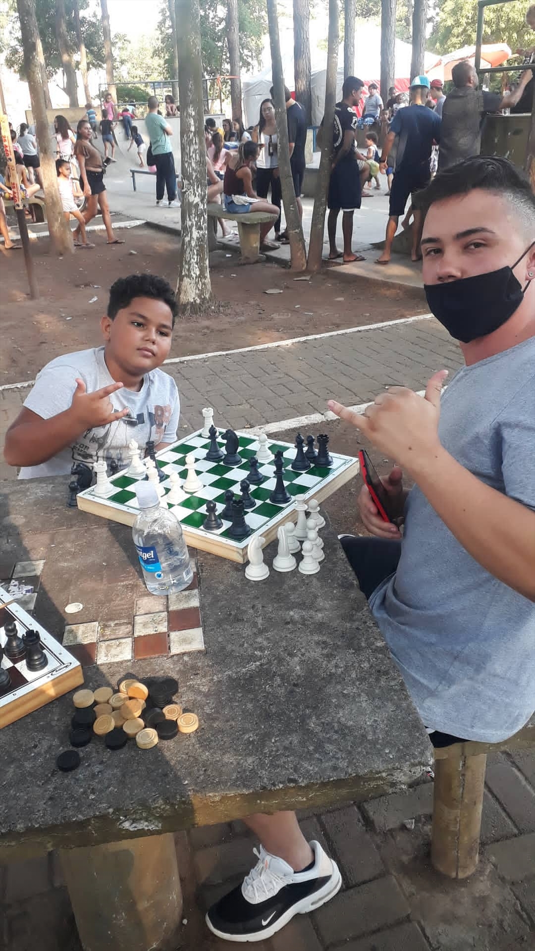 O mundo do xadrez on X: Complicado Nos siga no Instagram para