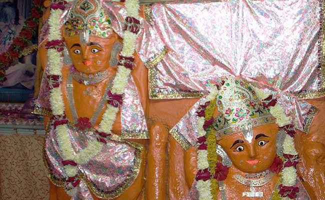 On his return and upon Ram’s Advice, Hanuman appointed Makardhwaj as the new king of Patal.Hanuman and Makardhwaj are worshipped together at the Hanuman Dandi Mandir in Bhet Dwarka.  @desi_thug1  @harshasherni  @IndiaTales7  @InfoVedic