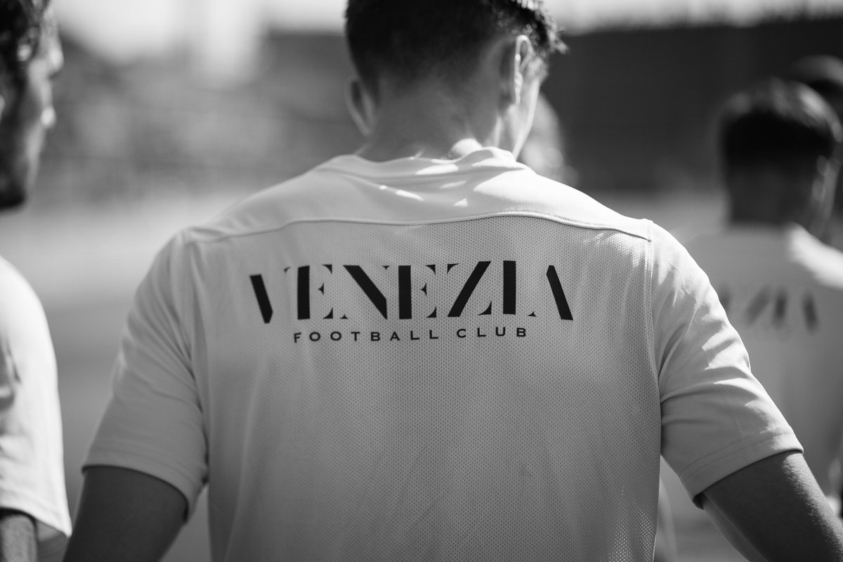 Rabona (@rabonamag) on Twitter photo Serie B club <a href="/VeneziaFC_EN/">Venezia FC</a> are on the rise 📈🇮🇹
Former @NYCFC <a href="/MLS/">Major League Soccer</a> footballer-turned-photographer <a href="/EthanWhite15/">Ethan White</a> is documenting the Italian club's renaissance. Interview by @michaeldasilva_
▶️ rabonamag.com/latest/ethanwh… Serie B club <a href="/VeneziaFC_EN/">Venezia FC</a> are on the rise 📈🇮🇹
Former @NYCFC <a href="/MLS/">Major League Soccer</a> footballer-turned-photographer <a href="/EthanWhite15/">Ethan White</a> is documenting the Italian club's renaissance. Interview by @michaeldasilva_
▶️ rabonamag.com/latest/ethanwh…