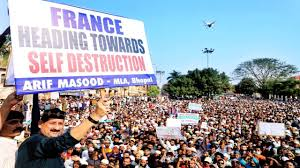 Indian Muslims protesting against  @EmmanuelMacron because he has spoken against Islamic terror after  #Francebeheading & expects Muslims living in France to respect the secular French constitution raises a very important question.What comes first to them - Religion or Nation