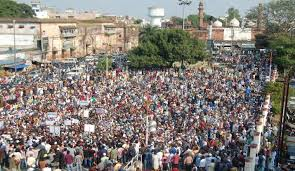 Indian Muslims protesting against  @EmmanuelMacron because he has spoken against Islamic terror after  #Francebeheading & expects Muslims living in France to respect the secular French constitution raises a very important question.What comes first to them - Religion or Nation