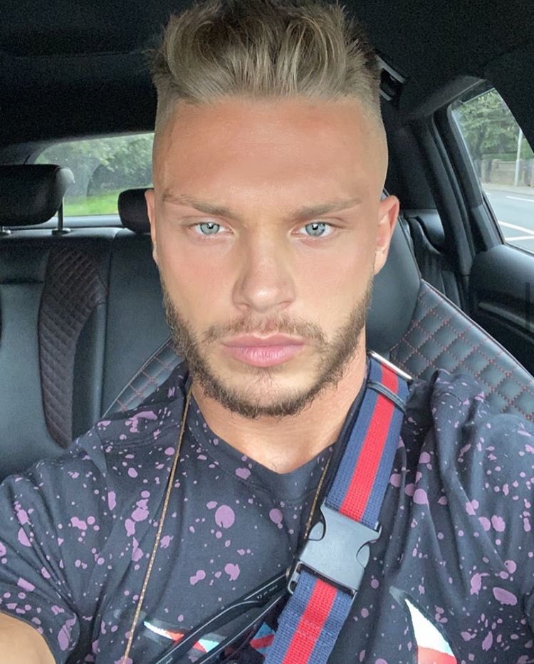 CASHKINGJOSH's tweet photo. Mid-Week #fagtax Wednesdays!! Just filled up. First to cover it gets a bonus. Available now for custom vids, Skype and my favourite - OBSESSION TRAINING 😈😈💪🏻👣 https://t.co/obqQOcZC9Z