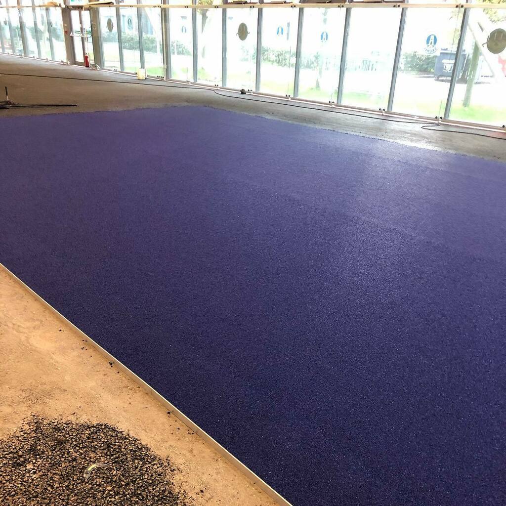 BrunelSport's tweet photo. New indoor track surface going down ππΌ #iacrefurb #brunelblue @bruneluni @officialteambrunel @britishathletics @bucs @ealingtrailfinders @polytanuk @brunelstudents @ukactive https://t.co/Eu1gTmMjBe https://t.co/OEsHTuxmav