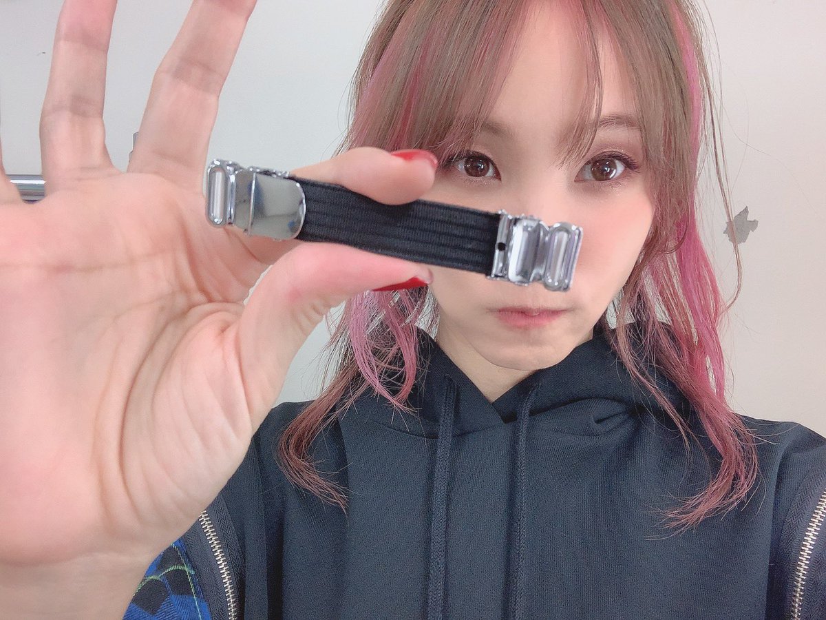 Lisa ふっあーー みんなに届け という気持ちで歌わせていただきました 会場の皆様のあたたかさで いつも以上に伝える気持ちが入った炎でした うたコン 歌い始める時に深呼吸したら背中止めてたやつぱーんって取れてびっくりしたのでよく見ると Lisa ふっあーー みんなに届け という気持ちで歌わせていただきました 会場の皆様のあたたかさで いつも以上に伝える気持ちが入った炎でした うたコン 歌い始める時に深呼吸したら背中止めてたやつぱーんって取れてびっくりしたのでよく見ると