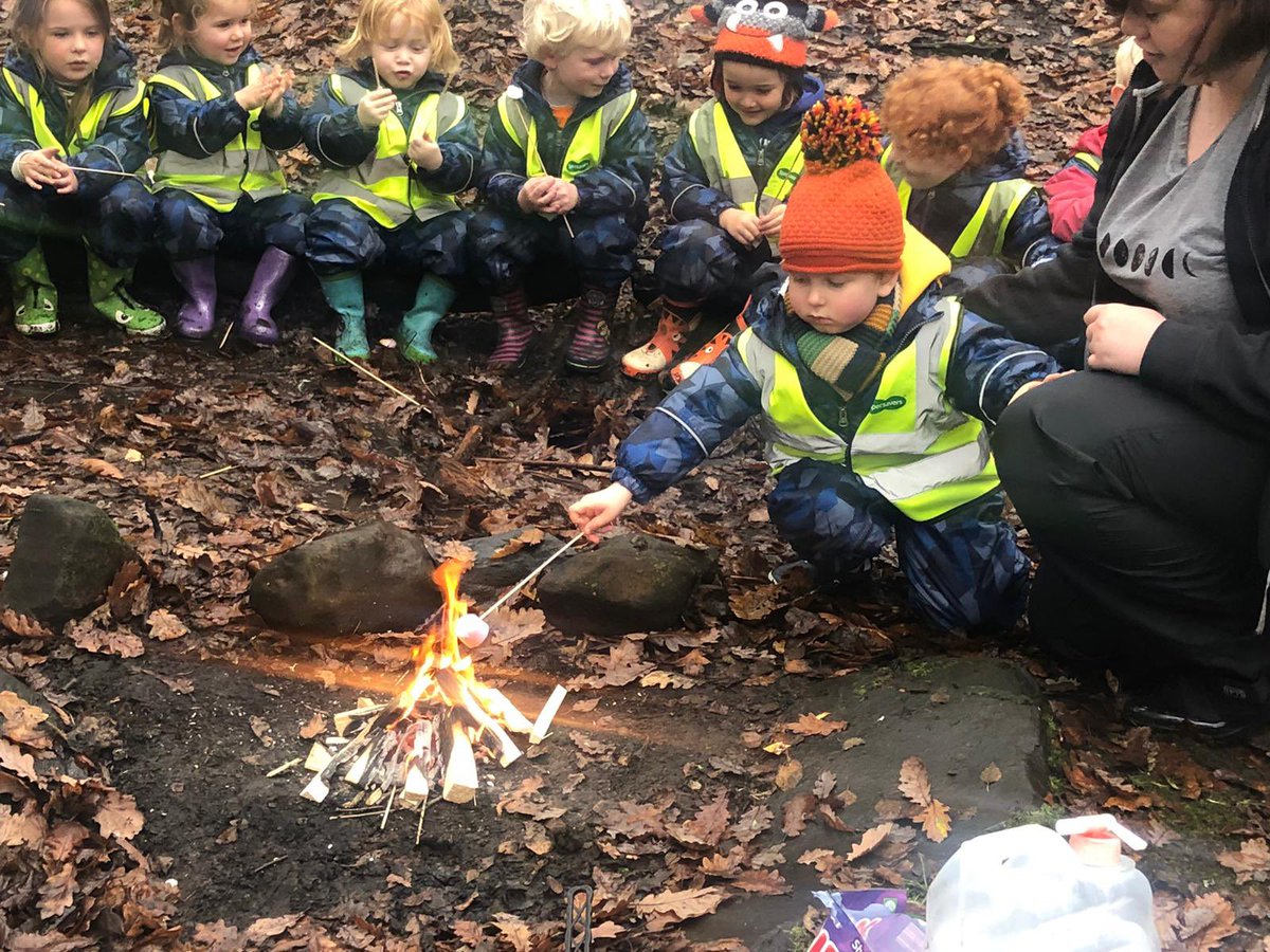 wellsidekg's tweet photo. We have been so lucky with the weather at Forest School #riskyplay #safe #toolwork https://t.co/3lFMv6uLgU