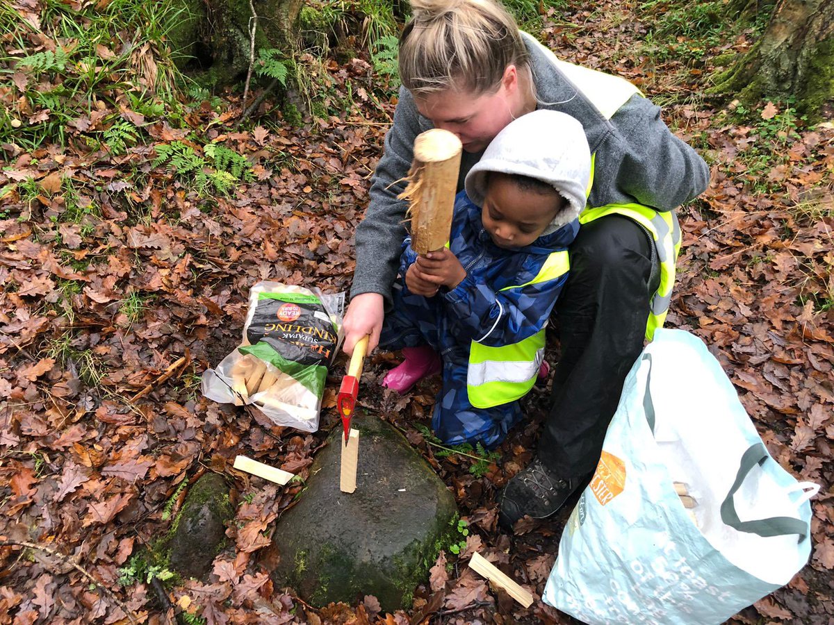 wellsidekg's tweet photo. We have been so lucky with the weather at Forest School #riskyplay #safe #toolwork https://t.co/3lFMv6uLgU