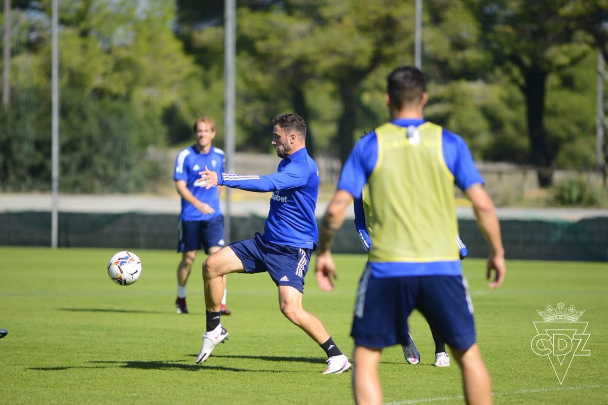 Cadiz_CF's tweet photo. ⚽️ #Malbasic en acción https://t.co/bj89tA38uX