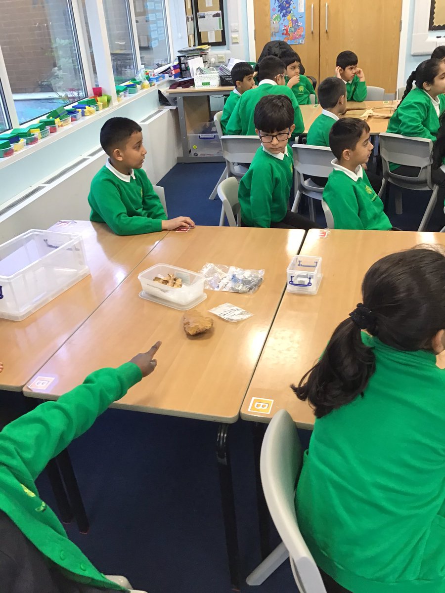 Greenacresyear3's tweet photo. Year 3 had had an amazing interactive session with @wessexarch his morning. Thank you!
We learned so much about life in the Stone Age and we love our box of artefacts and replicas. 

I’m sure we’ll be in touch with some more questions soon! https://t.co/ufXAphDTw1