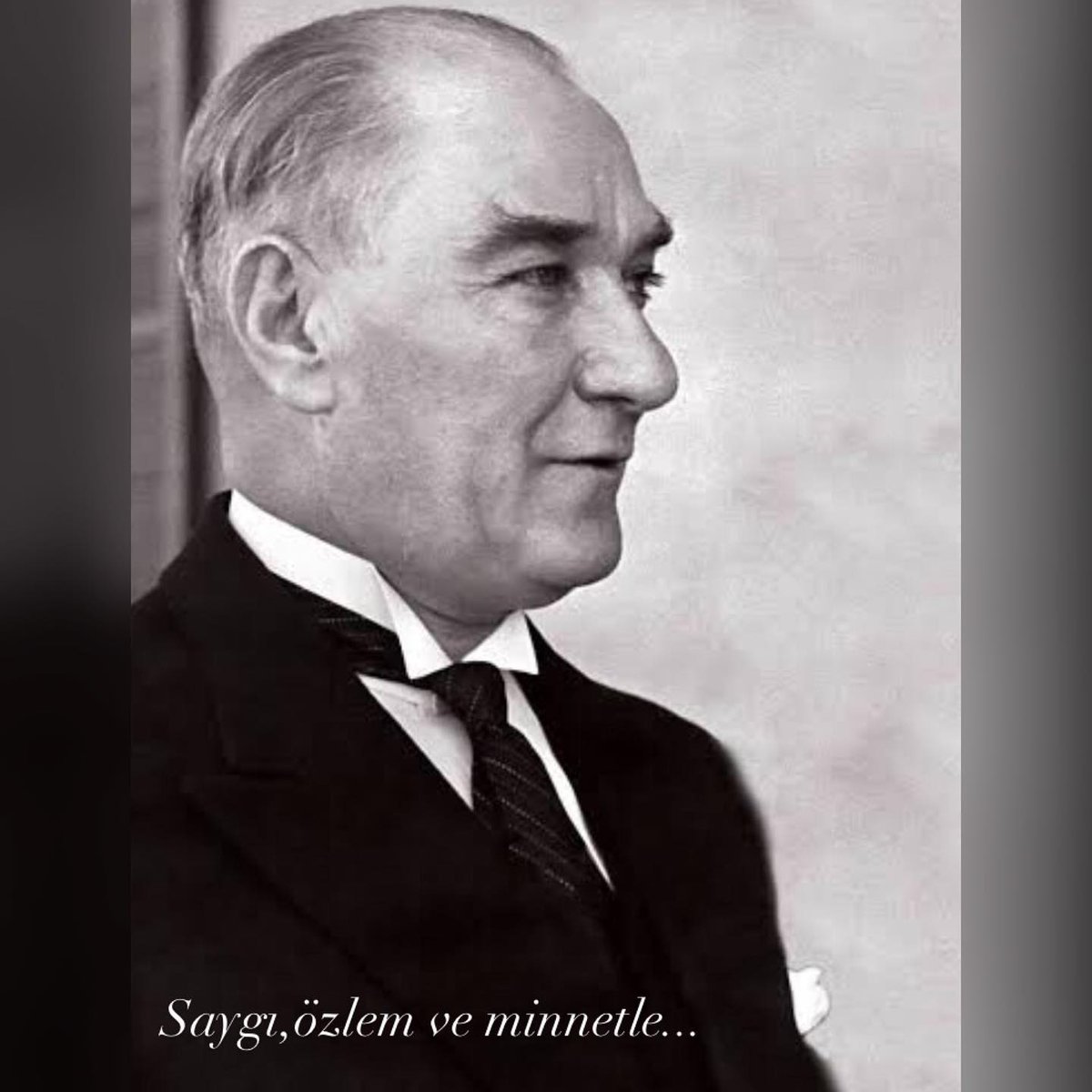 “Beni görmek demek, behemehal yüzümü görmek değildir. Benim fikirlerimi, benim duygularımı anlıyorsanız ve hissediyorsanız bu yeterlidir.” ️️ İlelebet... #atatürk #Atamİzindeyiz  #10Kasim  #fikirleroelmez