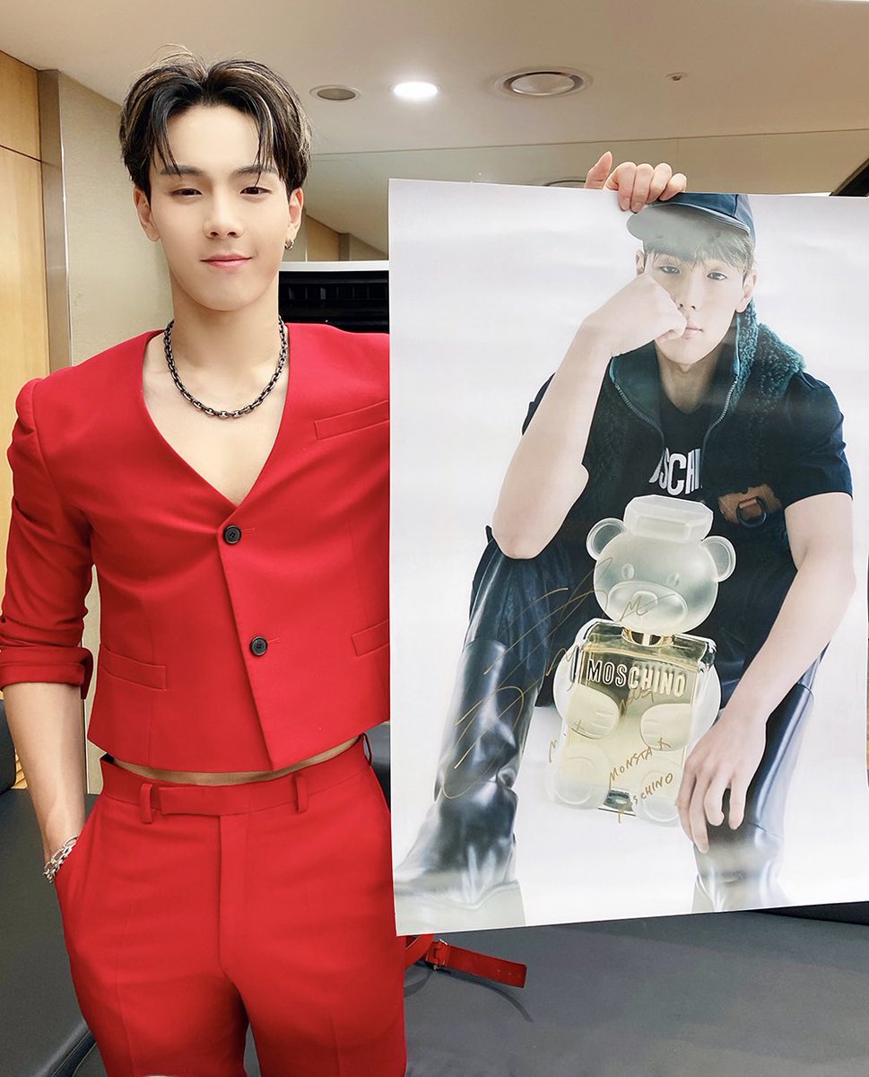 sims_perfume's tweet photo. 🐻셔누 친필사인 브로마이드 증정이벤트

 모스키노 셔누 향수 구매를 인증하면 추첨을 통해 총 20분께 셔누 친필 사인 브로마이드를 드립니다. 자세한 내용은 심스퍼퓸 인스타그램을 통해 확인해보세요!

🔻심스퍼퓸 인스타그램🔻
https://t.co/i3Ye55xQJD

#몬스타엑스 #셔누 #모스키노향수 https://t.co/H23qqQR40p