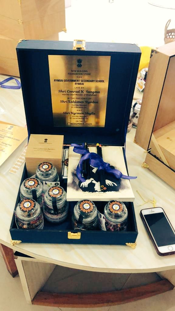 KashayamB's tweet photo. 💌Kashayam Blends in CM house... get yours too... 
#diwalivibes 🍵✨Order Now 📲 🔥
#diwaligifts #hampers #corporategifts #healthylifestyle #silverneedle #naturalblends #trend #instagood #news #healthyliving #immunesystem #immunehealth #immunitybooster #kashayamblends @htTweets https://t.co/xZ0K9Gx0J0