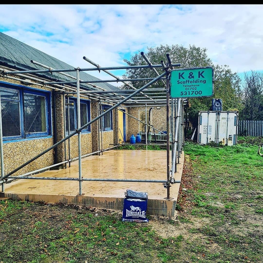 Southend_ABC's tweet photo. Massive #ThankYou to K&K #Scaffolding & Ben kerrigan for not only #Donating the #Scaffold tubes but more importantly there #FreeTime in #Helping to build our outside #CubanStyle🇨🇺 #TrainingArea
#Southend
#Southchurch
#Essex
#EnglandBoxing
#CommunitySportsClub
#Boxing
💙💛🥊 https://t.co/vSv8ldtoE1