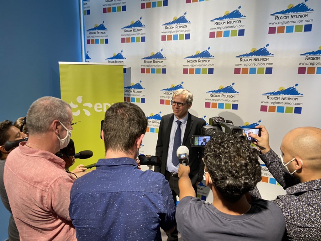 EDF_Reunion's tweet photo. Le Groupe #EDF est totalement mobilisé en faveur de la transition énergétique de #LaReunion afin d’accélérer les #ENR et intensifier les actions d’économies d’électricité pr accompagner les transformations du secteur de l’énergie et viser un monde plus neutre en Co2 #RaisonDEtre https://t.co/SEEEjX5x2D