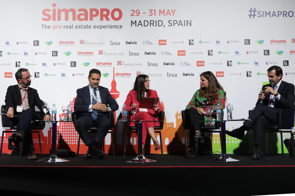 misoficinas's tweet photo. No te pierdas mañana la "nueva normalidad" del #inmobiliario, a debate en #Simapro Live Show: la Conferencia Inmobiliaria de Madrid te espera mañana. El día 12 se abordarán las tendencias más actuales en #inversión #inmobiliaria.
https://t.co/1hQmslP1U7 https://t.co/CGOFaPknYV