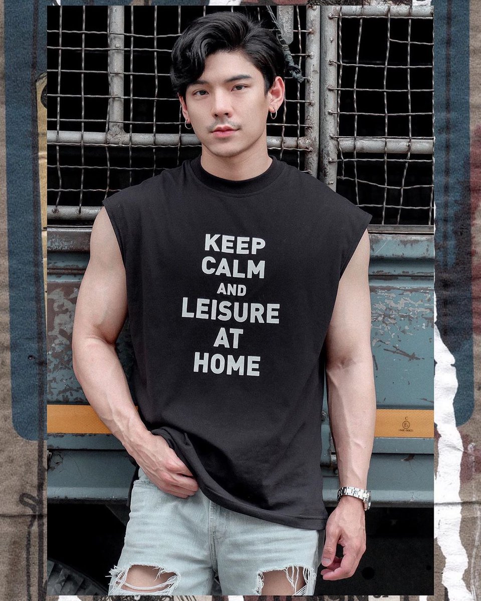 THEHYPEDBAES's tweet photo. I feel like he would be the boyfriend to act all polite and cute with you around other people but when y'all are alone he gets naughty and dirty. https://t.co/00etKjrlfO