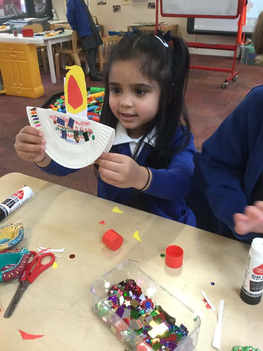 gfprimarycov's tweet photo. In RW we’ve been learning about Diwali. Today we’ve been busy making our own diva lamps. #GFRW #cuttingskills #GFdoart #GFRE https://t.co/tirM2vCOvl