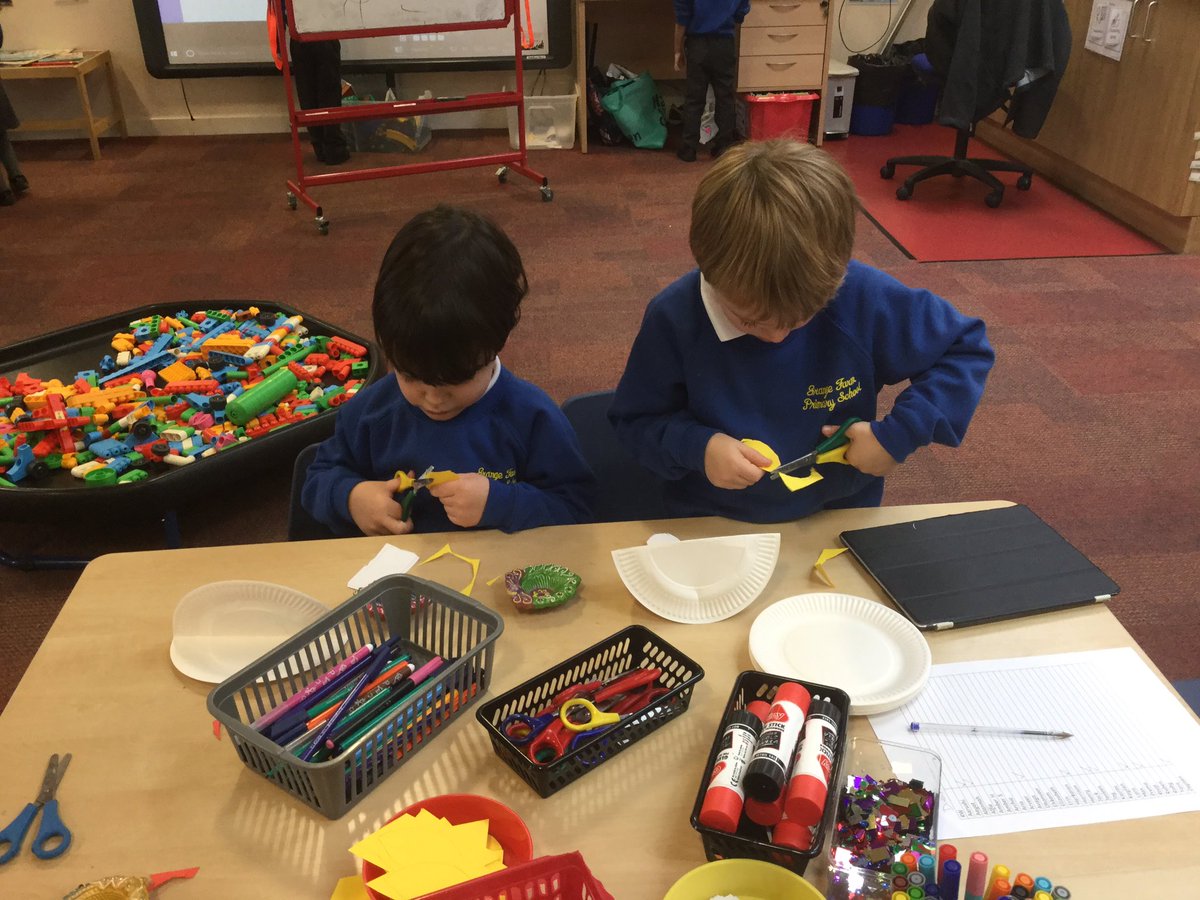 gfprimarycov's tweet photo. In RW we’ve been learning about Diwali. Today we’ve been busy making our own diva lamps. #GFRW #cuttingskills #GFdoart #GFRE https://t.co/tirM2vCOvl