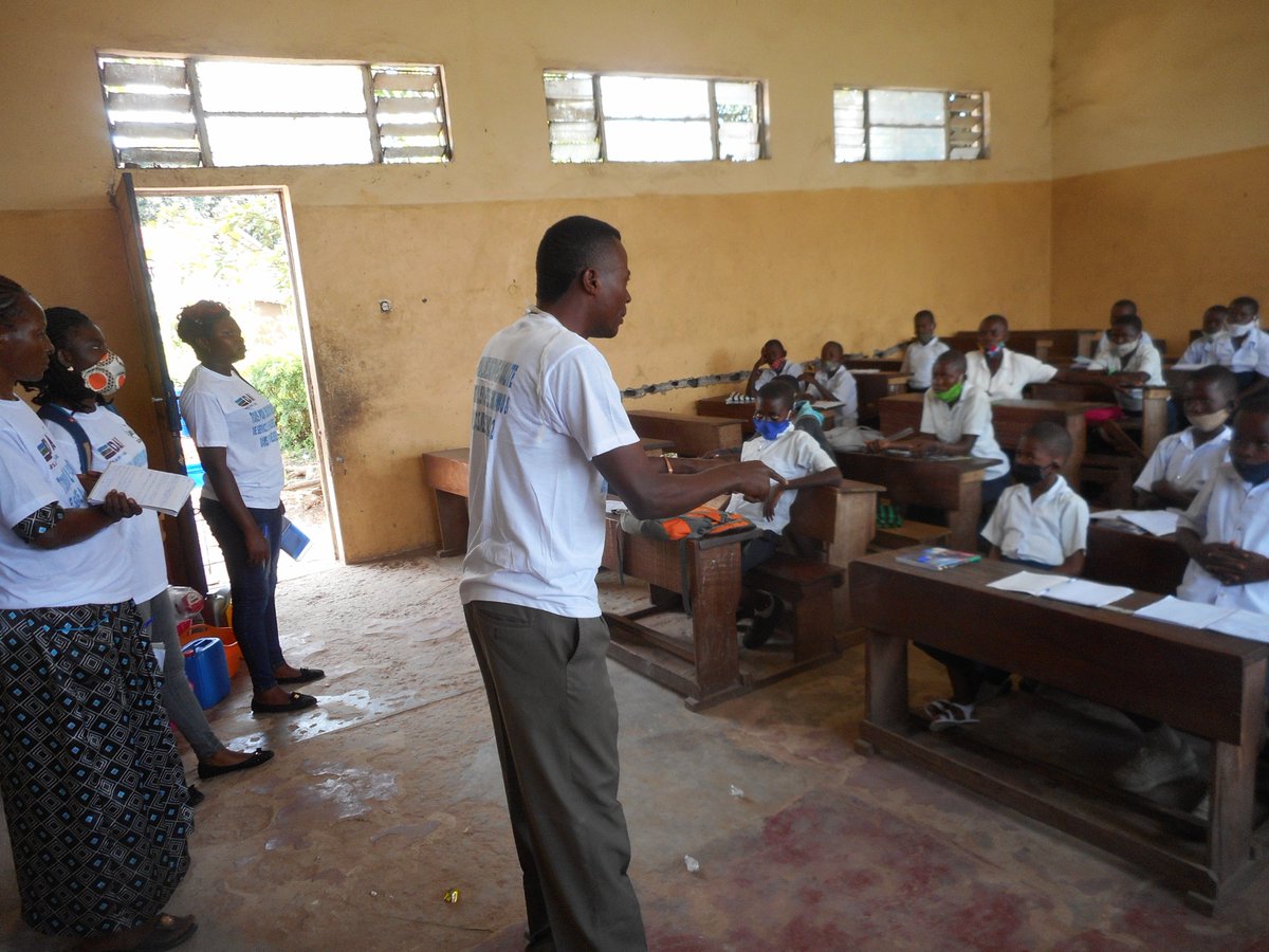 tabulukayi's tweet photo. Sensibilisation des élèves pour l'amélioration des services d'éducation et de santé dans une classe de l'EP Kelekele https://t.co/qmzFjCnloe