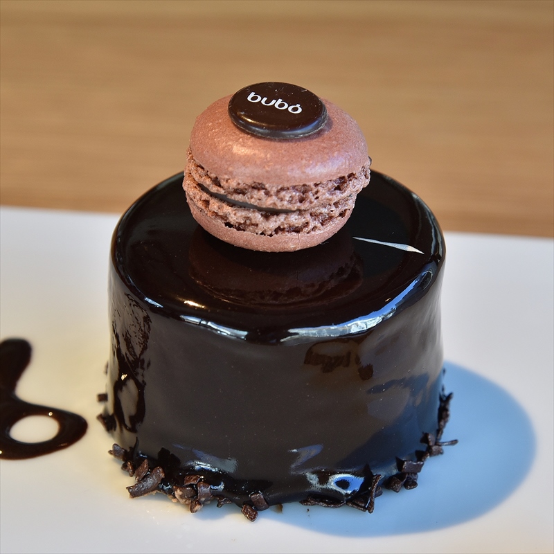 表参道 青山インフォメーション スペイン発の高級パティスリー ブボ バルセロナ 表参道店 さんがリニューアルオープン ブボ バルセロナの看板商品といえば パティシエの世界大会で 世界一のチョコレートケーキ の称号を獲得した シャビーナ ですね
