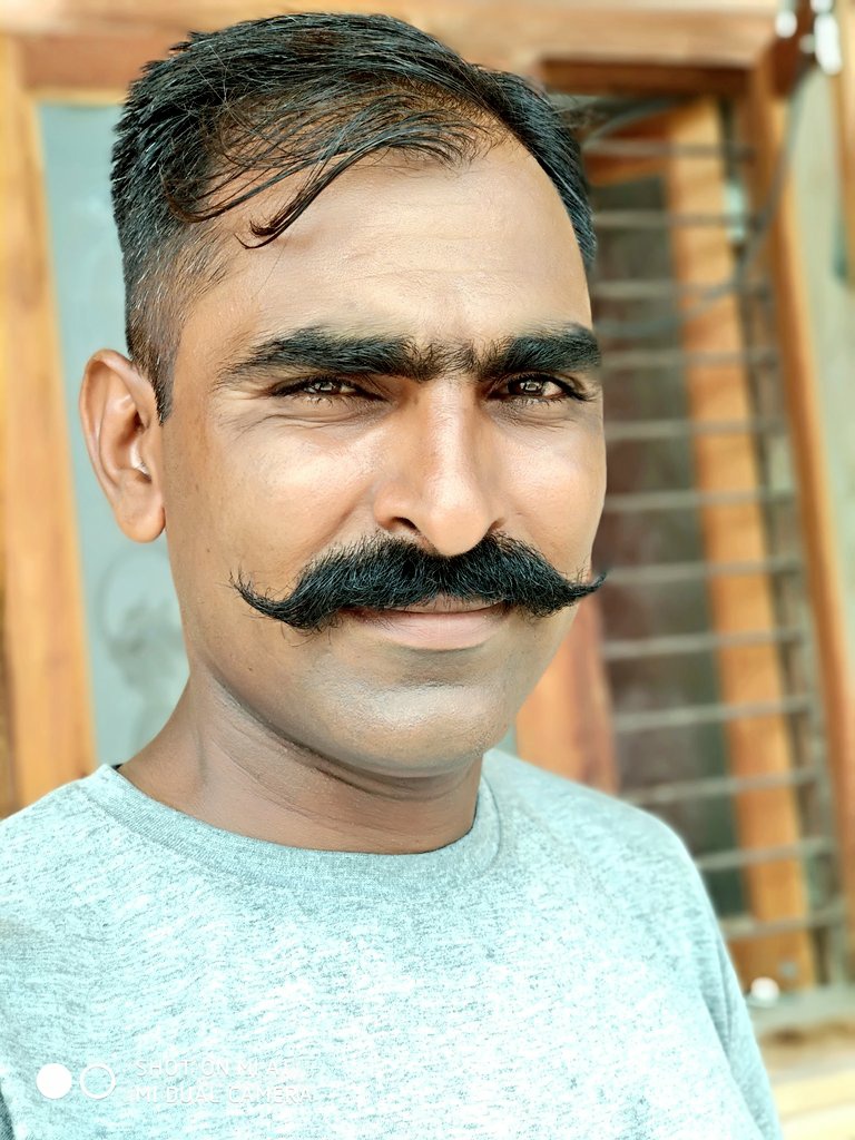 SathinShrawan's tweet photo. कुछ लोग एक बात से ही दुसरों की जिन्दगी में कैसे आग लगा देते हैं,

मुझे तो अगरबती जलाने में भी चार-चार तिलियाँ की ज़रुरत पड़ती हैं !
🤔 https://t.co/fDZE43I5E0