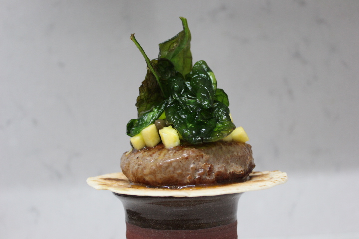 El #chef <a href="/XabierGutierrez/">Xabier Gutiérrez</a> ha elaborado una receta con nuestra Hamburguesa de cerveza negra.

#glotonear #hamburguesa #hamburguesakmz #zamora