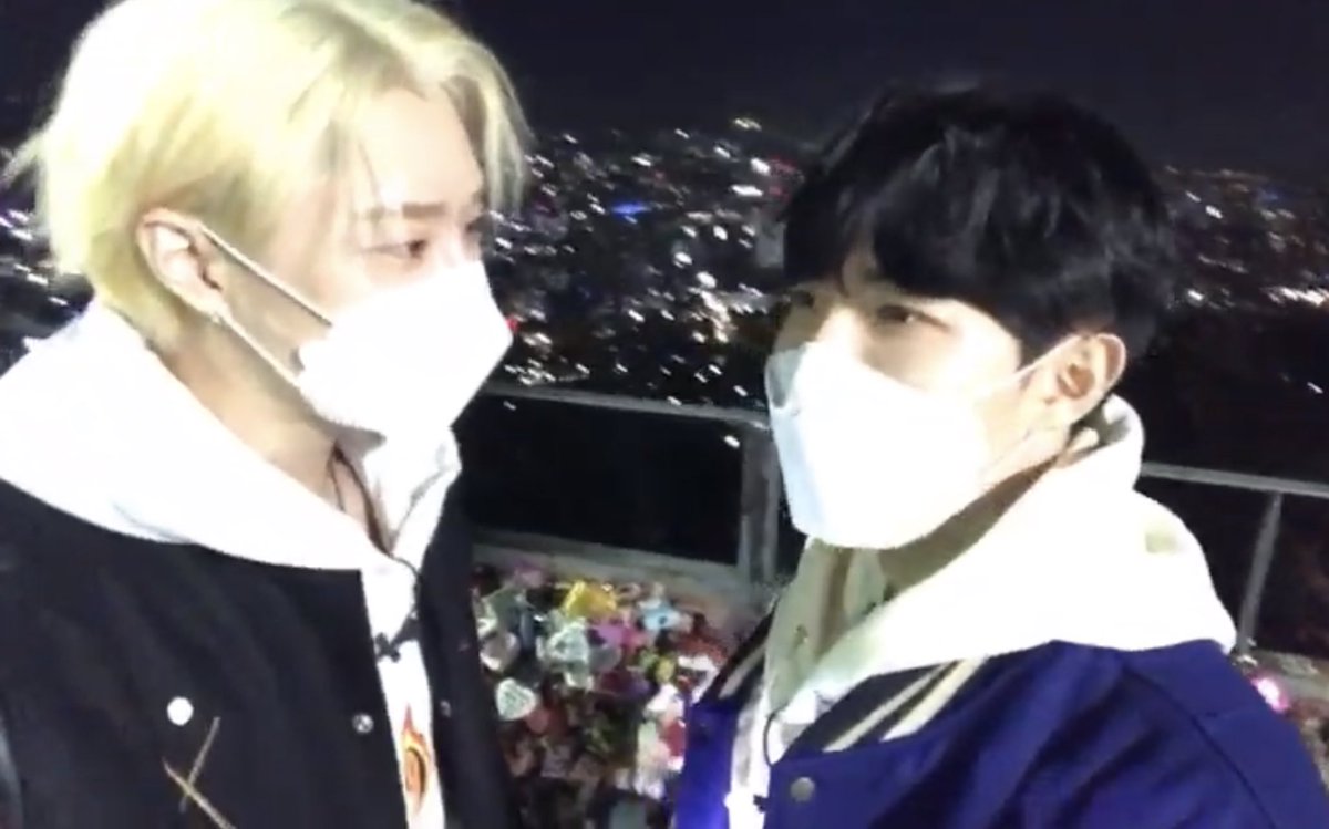 ตอนซึงยอนอ่านเม้นที่แฟนคลับชมว่าน่ารักจัง แล้วหันไปถามแจฮวานว่า “ทำไมถึงได้น่ารักขนาดนี้ครับ” คือชั้นกรี้ดเลยจ่ะ ไหนจะงานสายตาต่างๆอีก แอแงงงงงงงงง 🥲