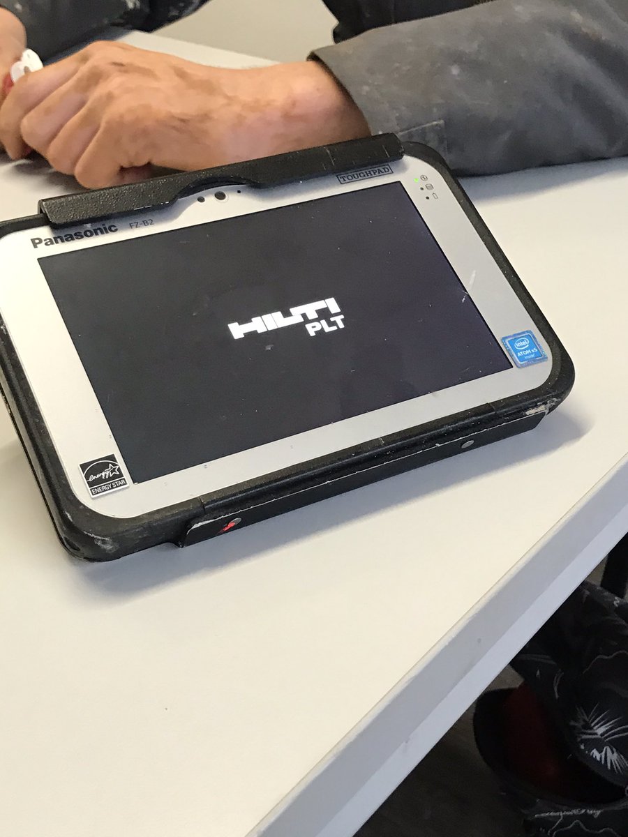 Vandaag een rondleiding op een project van  #Geveke. Ben (1ste jaars BBL-student Timmerman) heeft uitleg gegeven over aardbevingsbestendige fundering en digitaal uitzetten. Ik leer er elke dag wat bij. 😊 En Ben, die komt er wel. 
 #alfa