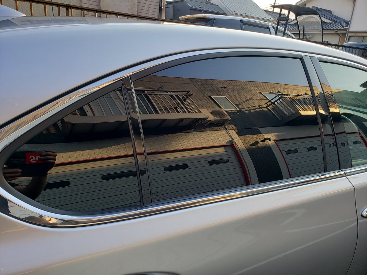 tm_tint's tweet photo. リア3面1%スモーク❣️
真っ黒😂
#LEXUS
#レクサス
#ls460
#usf40
#スモークフィルム https://t.co/CxxoSDwbwm