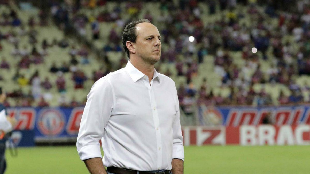 SportsCenterBR's tweet photo. 🔴⚫ Rogério Ceni foi uma boa escolha da diretoria do Flamengo? 

🔁 SIM
❤ NÃO https://t.co/nmOGVtzqUD